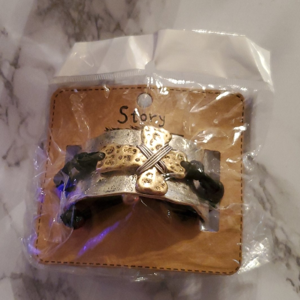 Story by Davinci Cross Bracelet